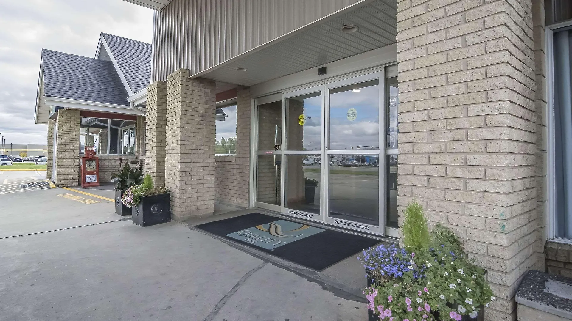 Quality Inn West Edmonton 3*,