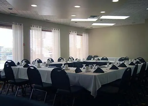 Quality Inn West Edmonton 3*,