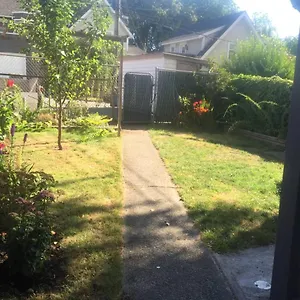 Quiet-comfy 3 Bedroom On A Tree Lined Street In Kits , Vancouver Canada